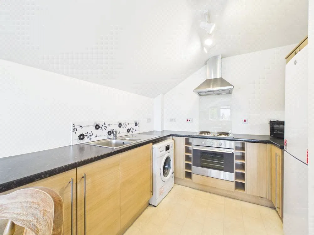 Barton Road, Eccles, M30, photo 6