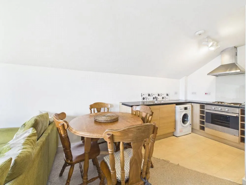 Barton Road, Eccles, M30, photo 4