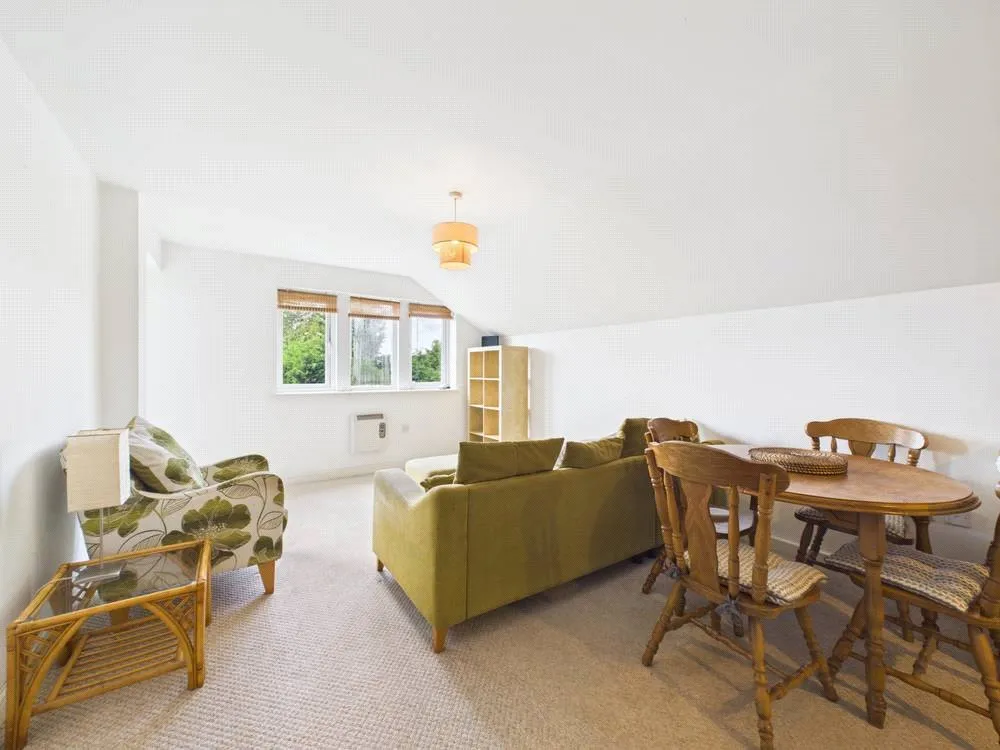 Barton Road, Eccles, M30, photo 5