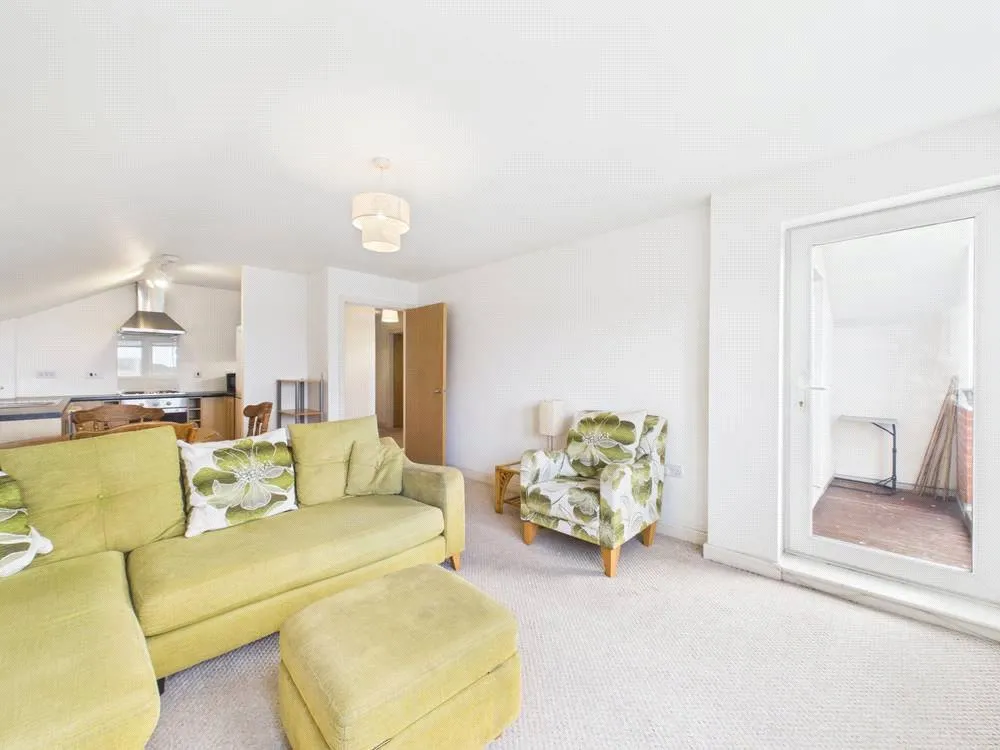 Barton Road, Eccles, M30, photo 2