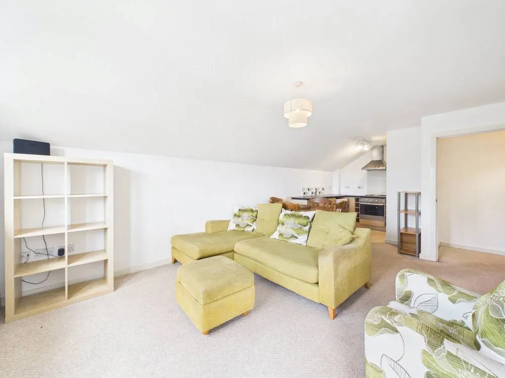 Barton Road, Eccles, M30, photo 3