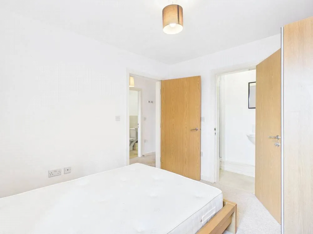 Barton Road, Eccles, M30, photo 9