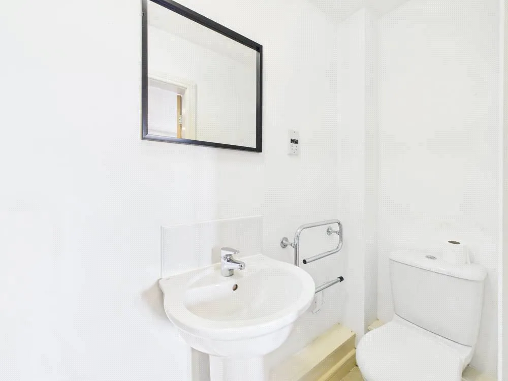 Barton Road, Eccles, M30, photo 11