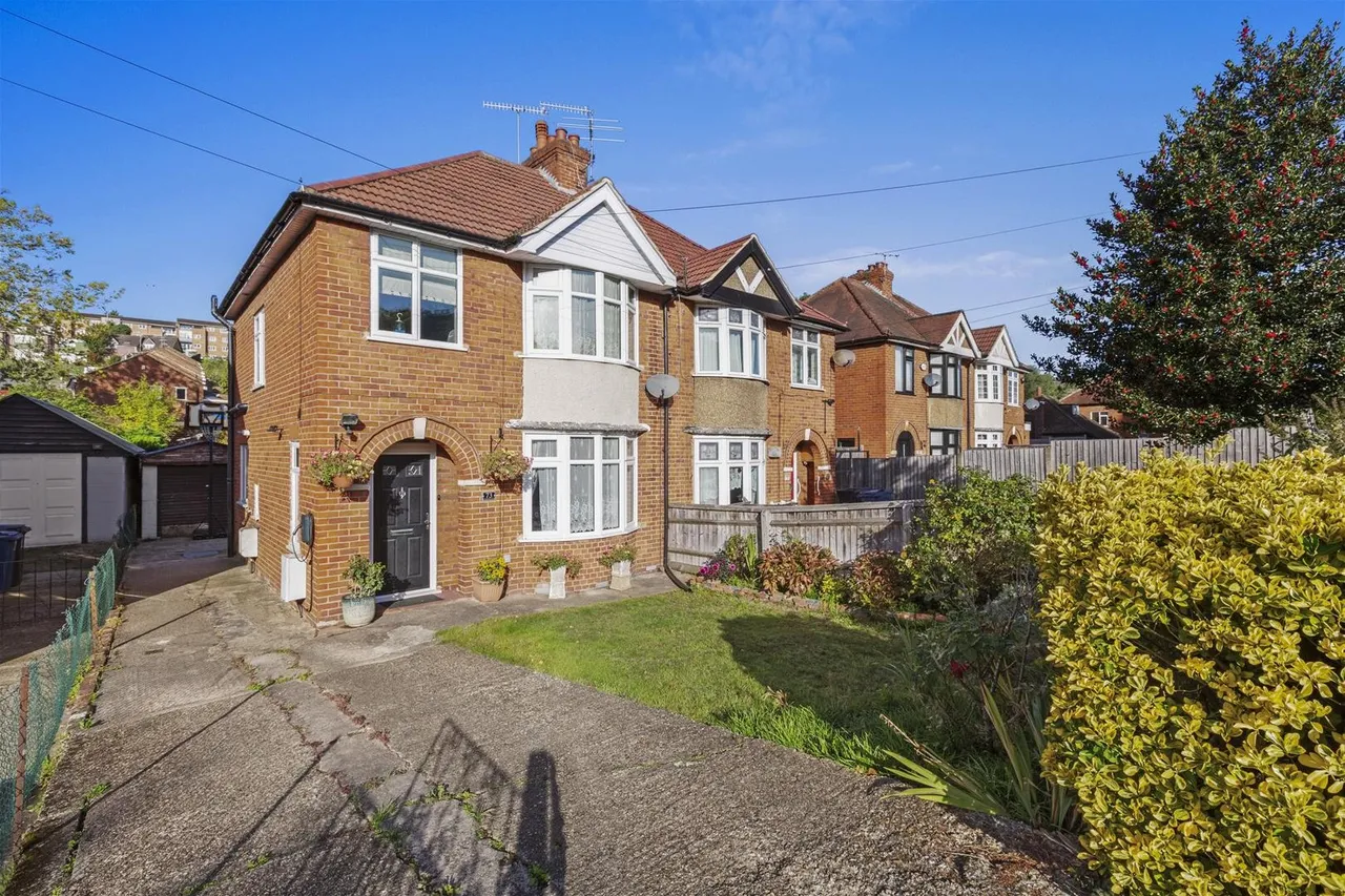 3 bed house for sale, Micklefield Road, High Wycombe, HP13