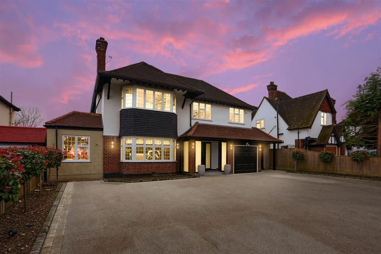 6 bed house for sale, Sandy Lane, Cheam, SM2