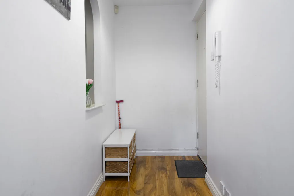 Parry Drive, Weybridge KT13 0UU, photo 6
