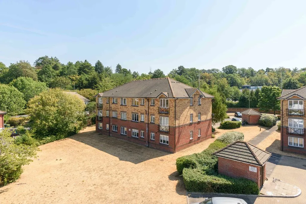 Parry Drive, Weybridge KT13 0UU, photo 8