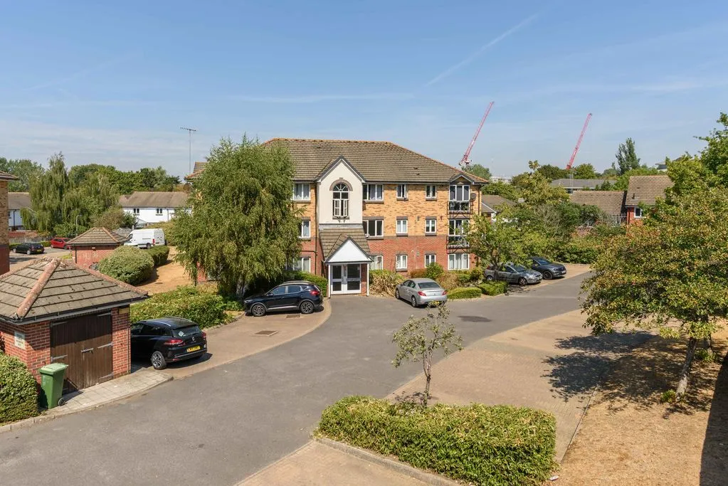 Parry Drive, Weybridge KT13 0UU, photo 9
