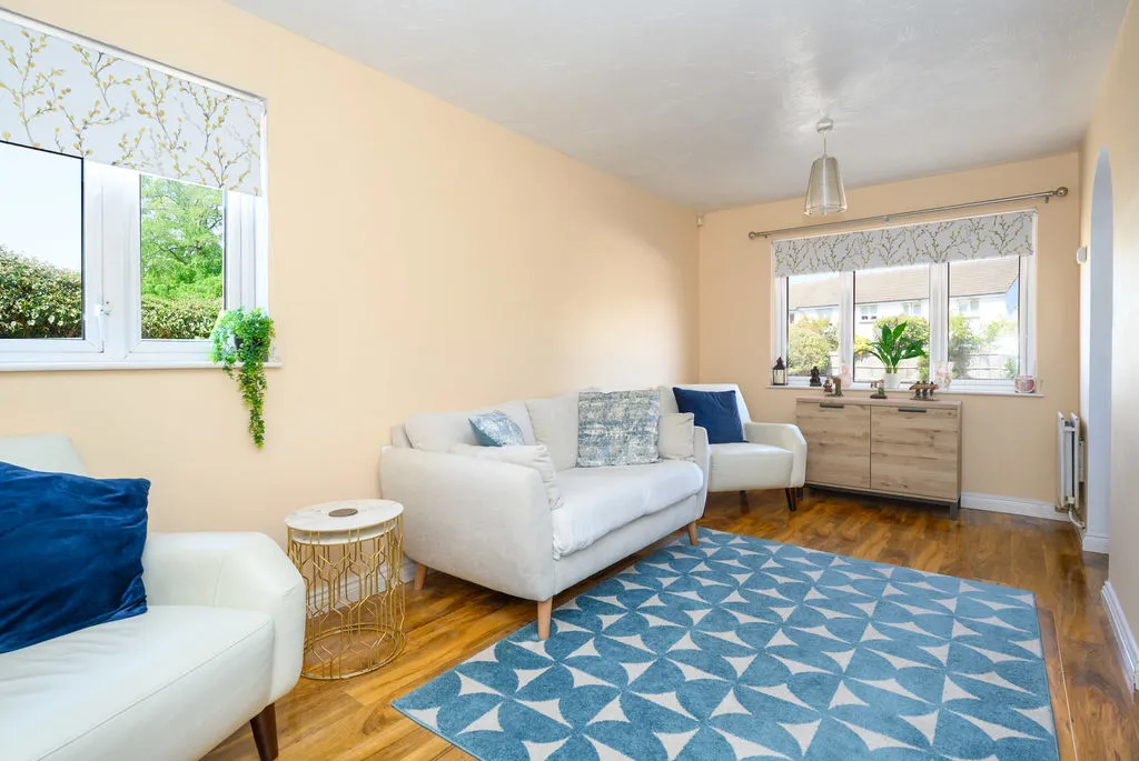 Parry Drive, Weybridge KT13 0UU, photo 3