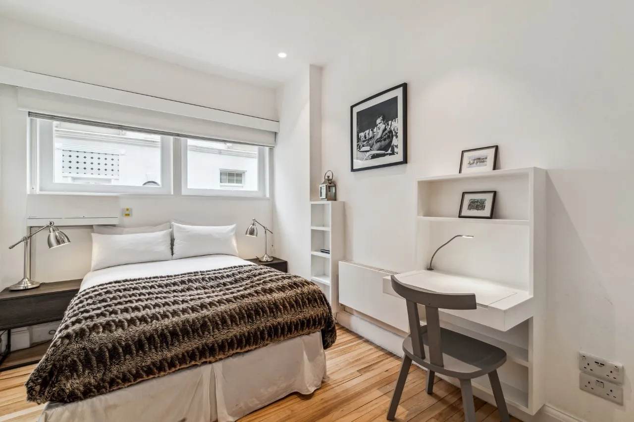 Pembroke Mews, London, W8, photo 9