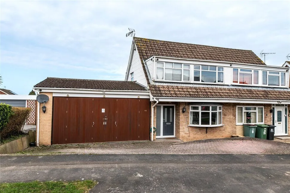 3 bed house for sale, Elm Tree Avenue, Kilburn, DE56