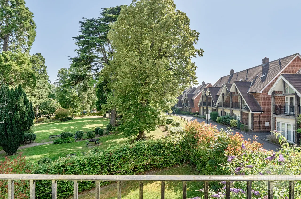 Uplands Road, Guildford, GU1, photo 2