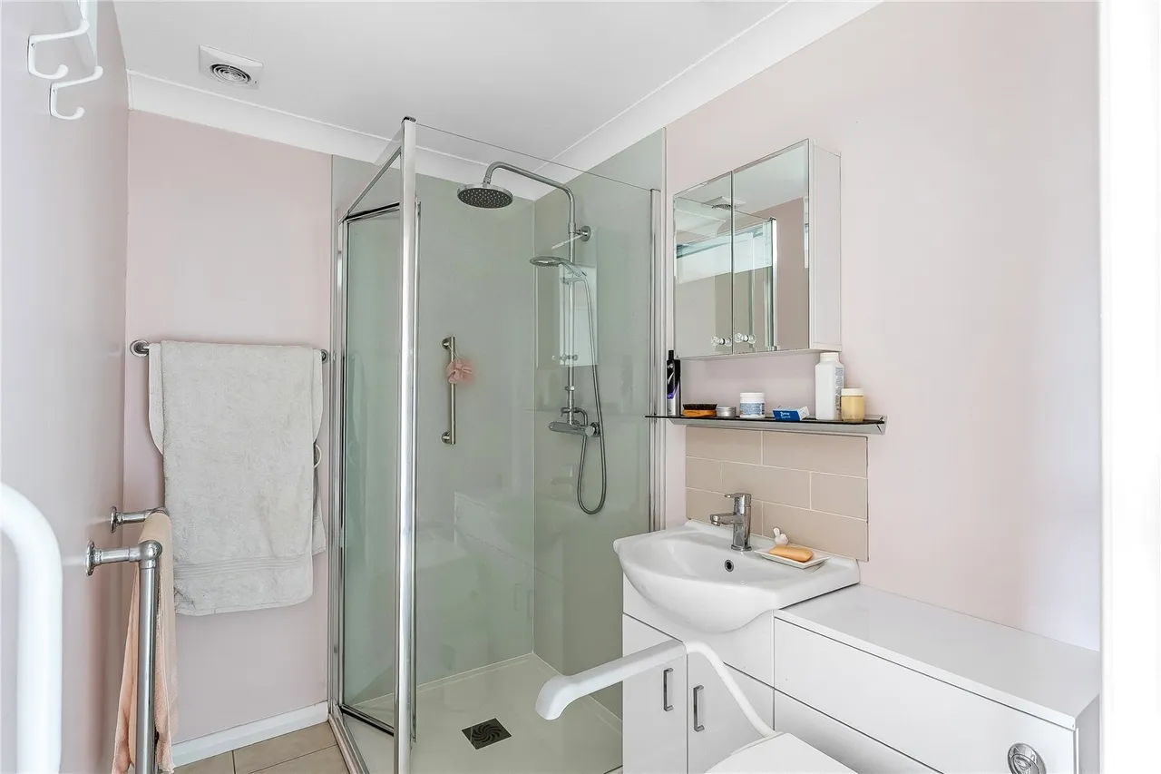 Huntersfield Close, Reigate, RH2, photo 8