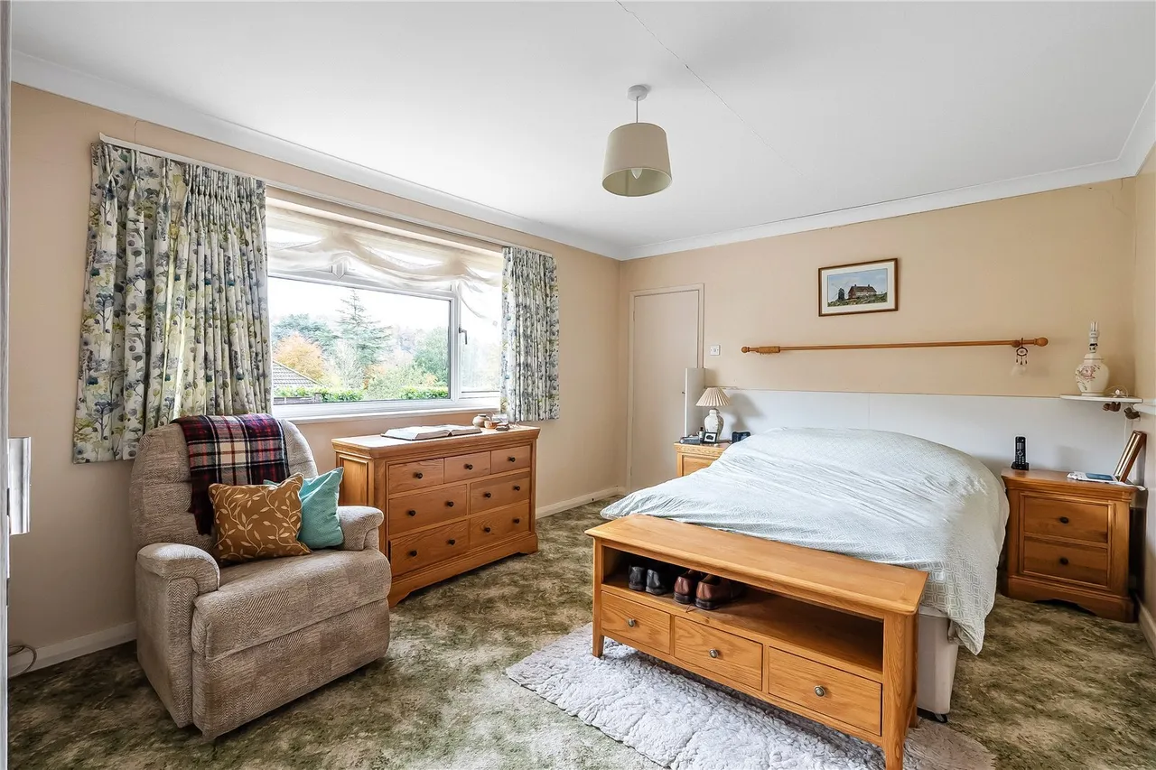 Huntersfield Close, Reigate, RH2, photo 9