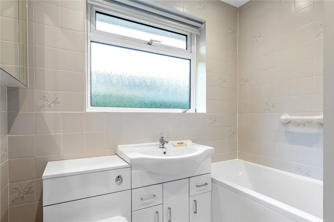 Huntersfield Close, Reigate, RH2, photo 10