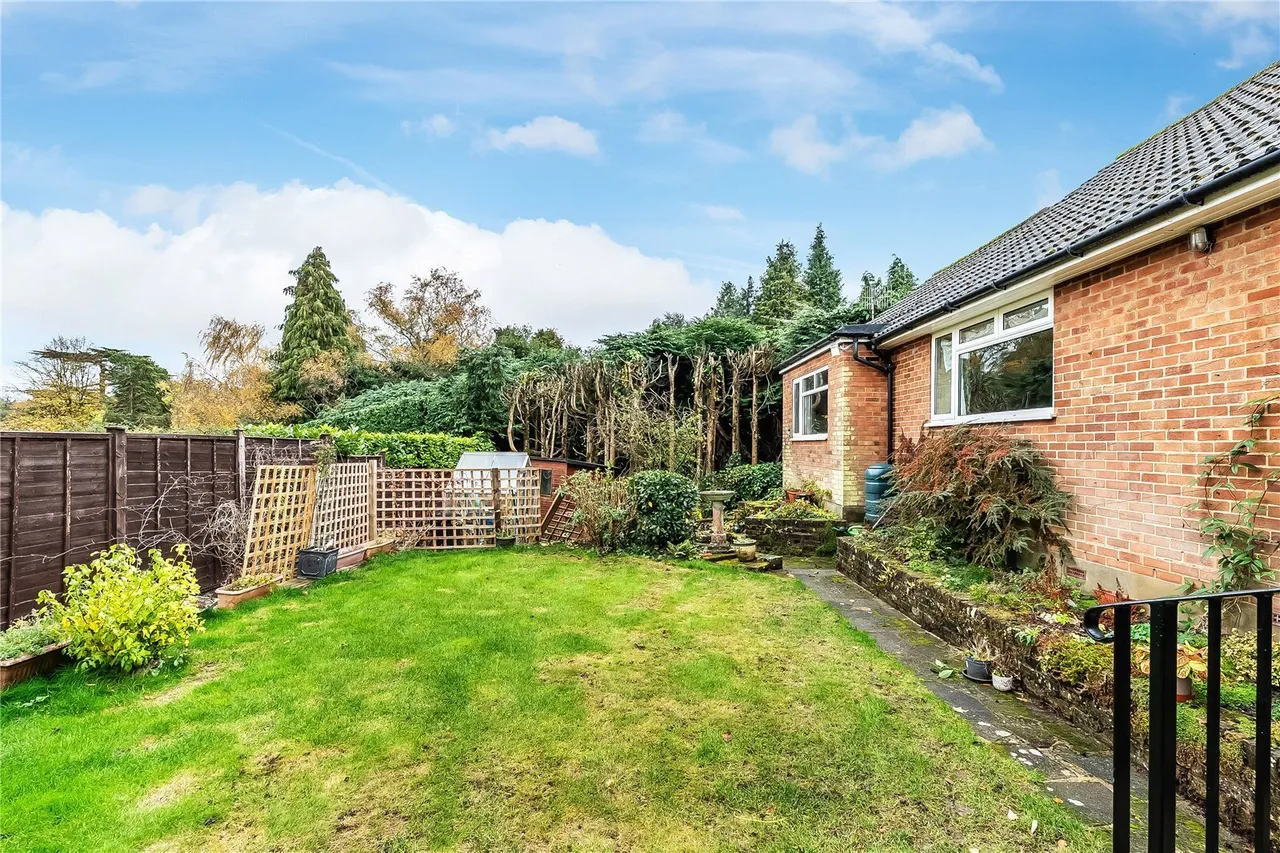 Huntersfield Close, Reigate, RH2, photo 13