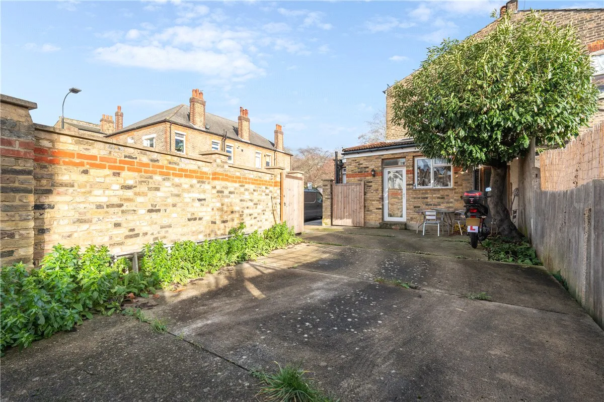 Fulham Palace Road, London, SW6, photo 4
