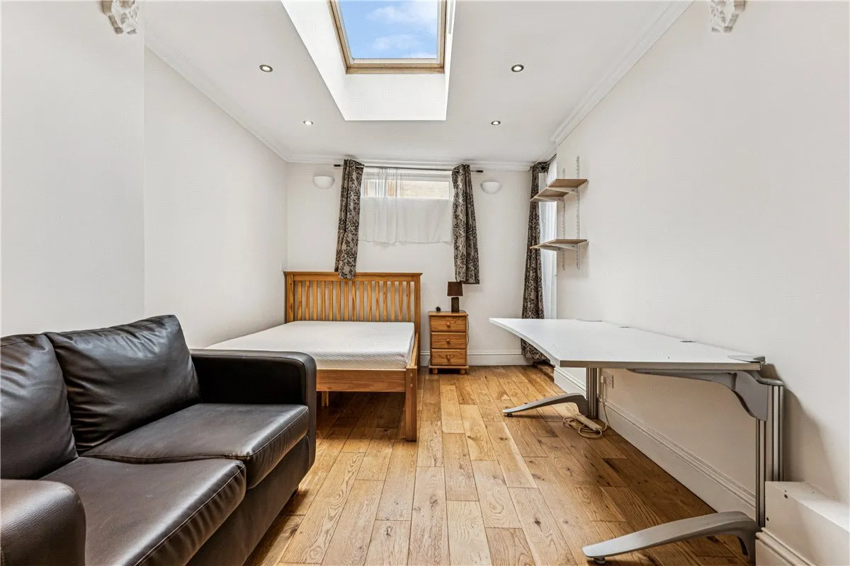 Fulham Palace Road, London, SW6, photo 13