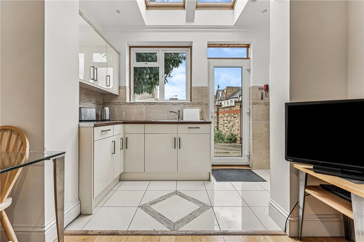 Fulham Palace Road, London, SW6, photo 2