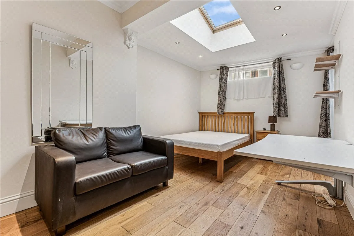 Fulham Palace Road, London, SW6, photo 7