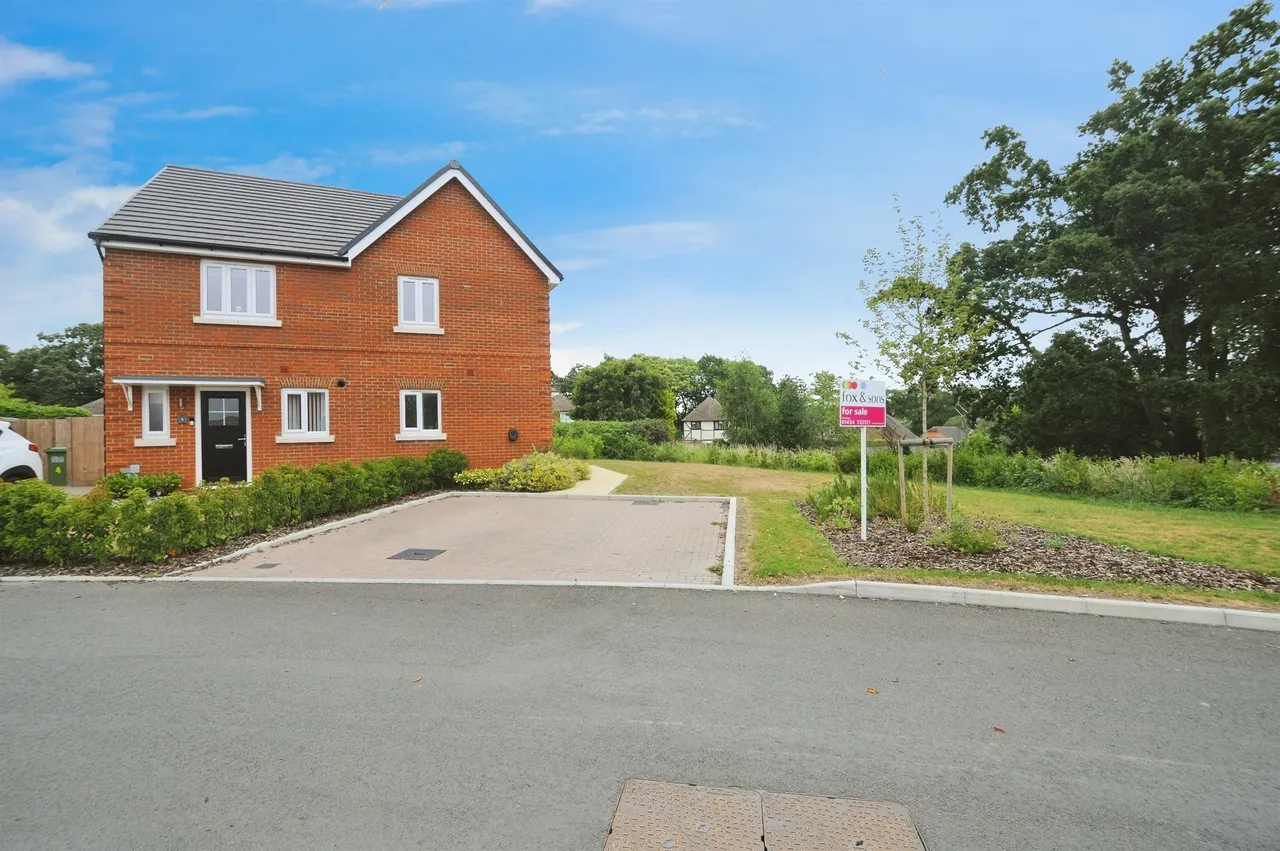 2 bed house for sale — Levett Gardens, St. Leonards-On-Sea