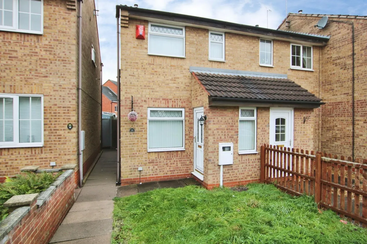 2 bed house for sale, Barley Close, Burton-On-Trent, DE14