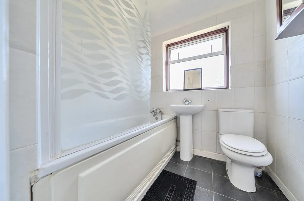 Glenn Avenue, Purley CR8 2AJ, photo 16
