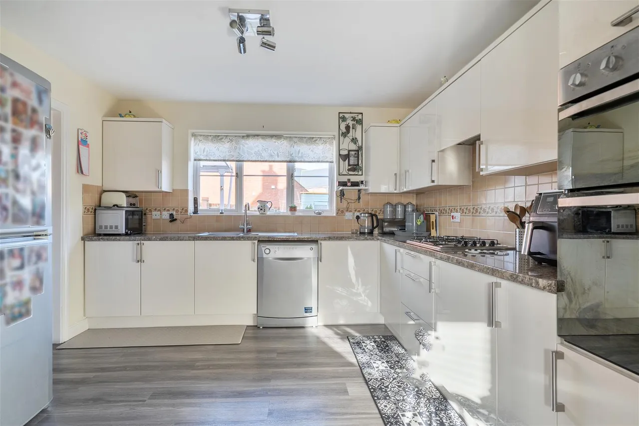 Millennium Close, Devizes, SN10, photo 3