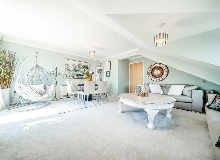 St. Giles Close, Hounslow, TW5, photo 2