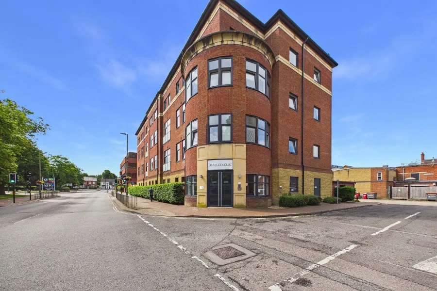 2 bed flat to rent, Bradley Court, Camberley, GU15