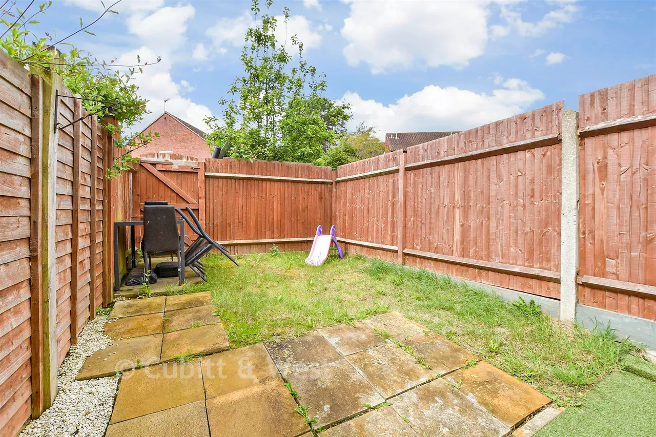 Oakapple Close, Broadfield, RH11, photo 10
