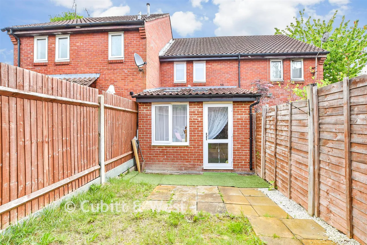 Oakapple Close, Broadfield, RH11, photo 9