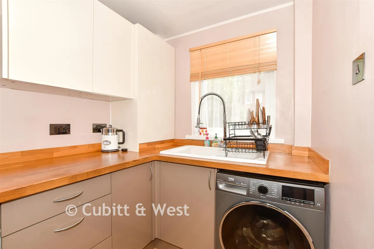 Oakapple Close, Broadfield, RH11, photo 5