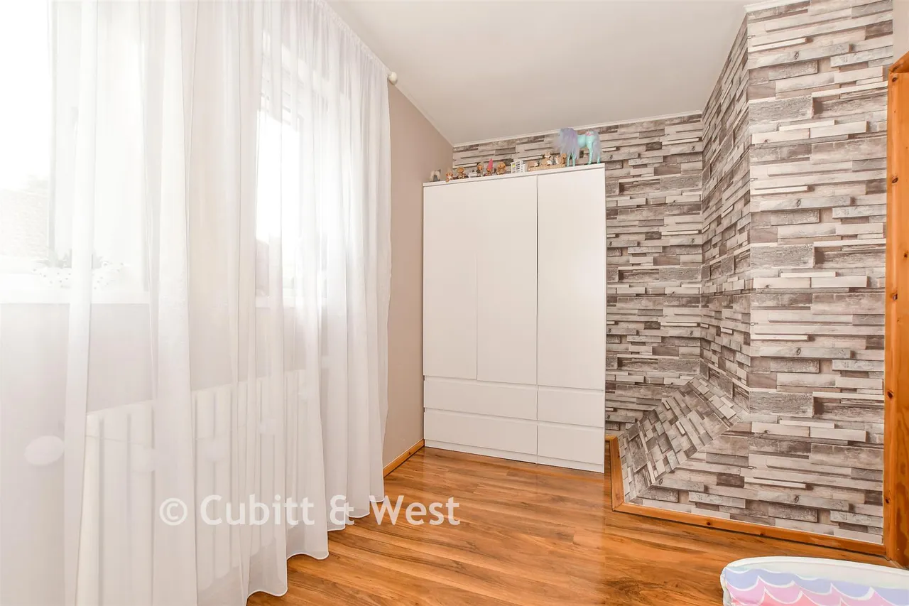 Oakapple Close, Broadfield, RH11, photo 8