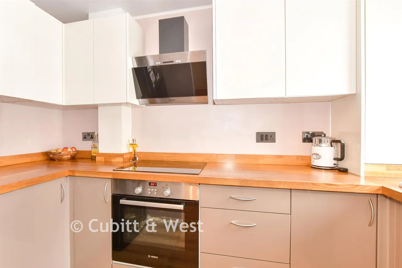 Oakapple Close, Broadfield, RH11, photo 4