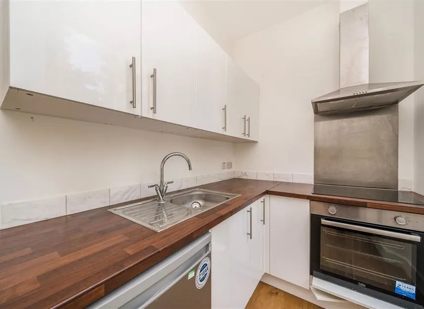 Kingston Road, Teddington, TW11, photo 3