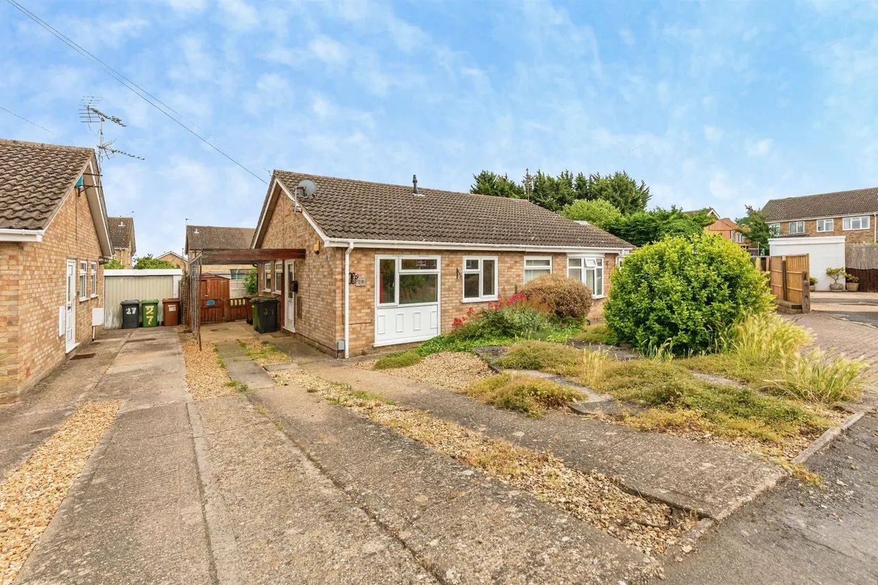 2 bed house for sale — Saxon Rise, Irchester, Wellingborough