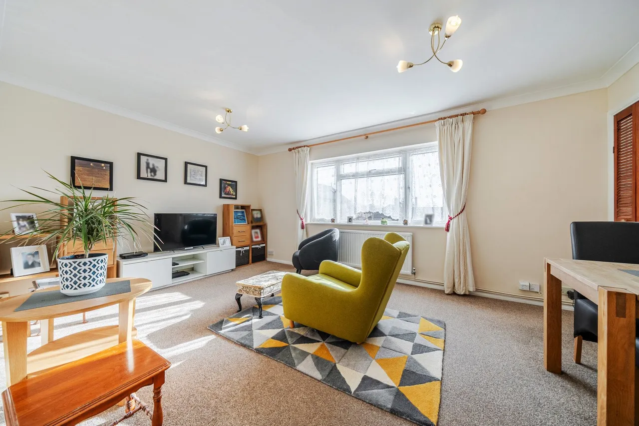 Churchfield Road, DA16, photo 2