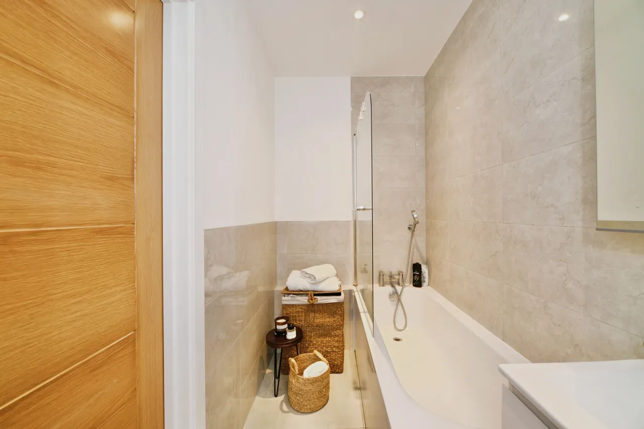 Bullsmoor Lane, Enfield, EN3, photo 11