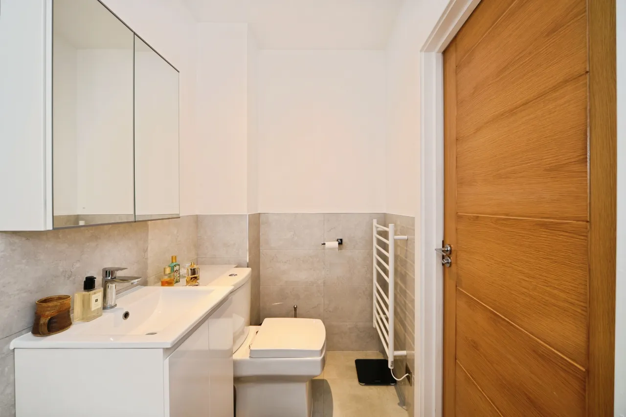 Bullsmoor Lane, Enfield, EN3, photo 10