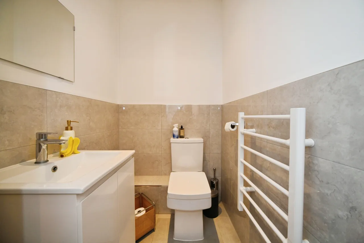 Bullsmoor Lane, Enfield, EN3, photo 13