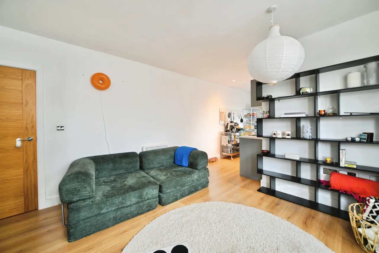 Bullsmoor Lane, Enfield, EN3, photo 4