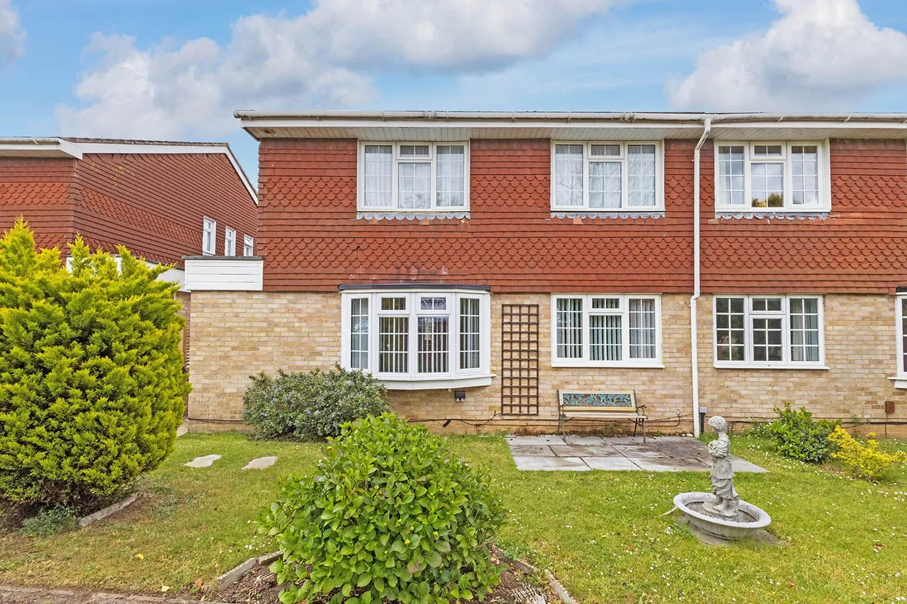2 bed flat for sale — Balmoral, Cranbrook Drive, Maidenhead, Berkshire