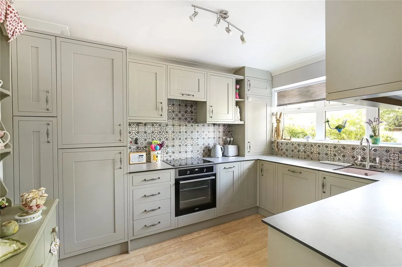 Eling Close, Winchester, SO22, photo 2