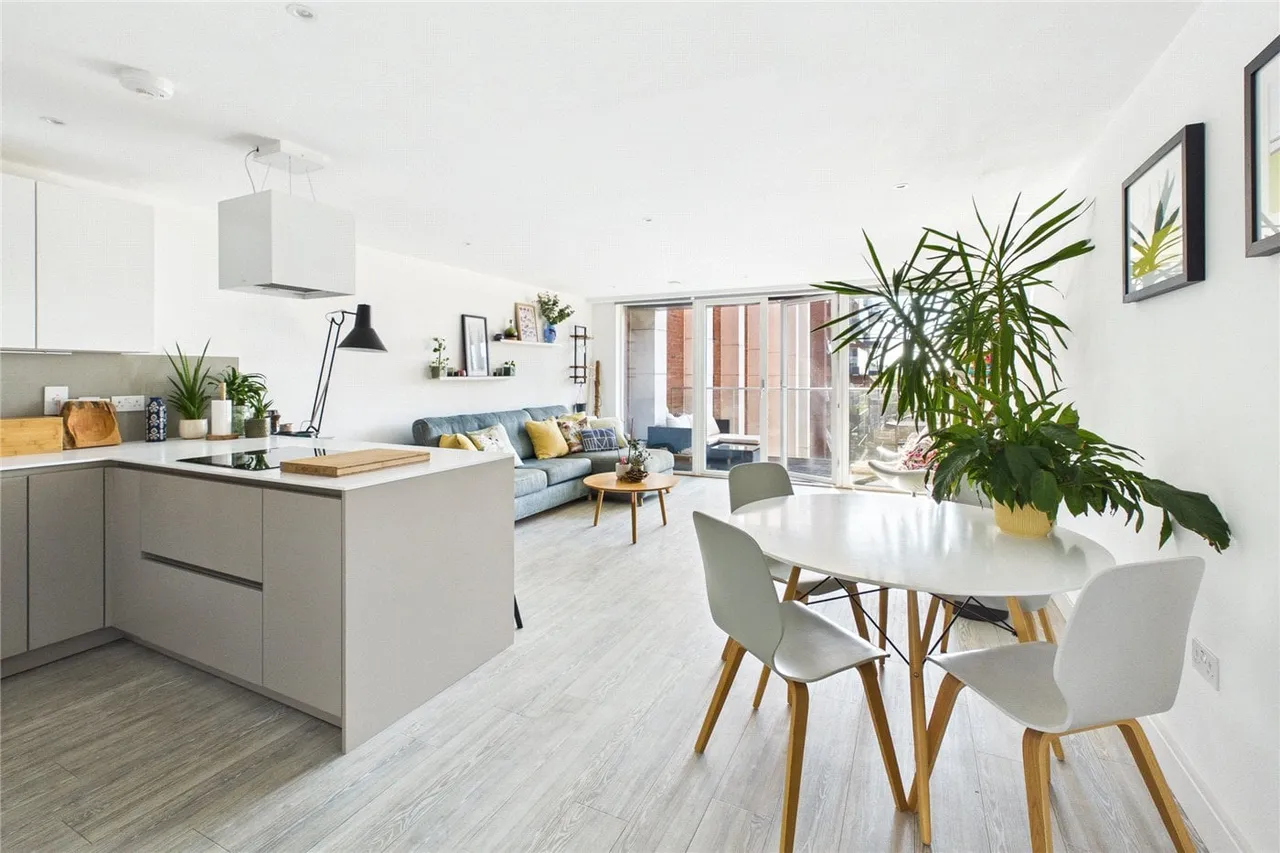 Gaumont Place, London, SW2, photo 10