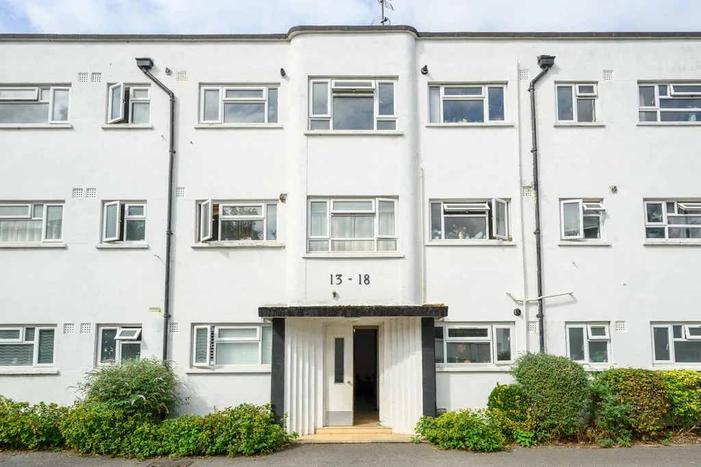 2 bed flat for sale — Bridge Street, Walton-On-Thames KT12 1AN