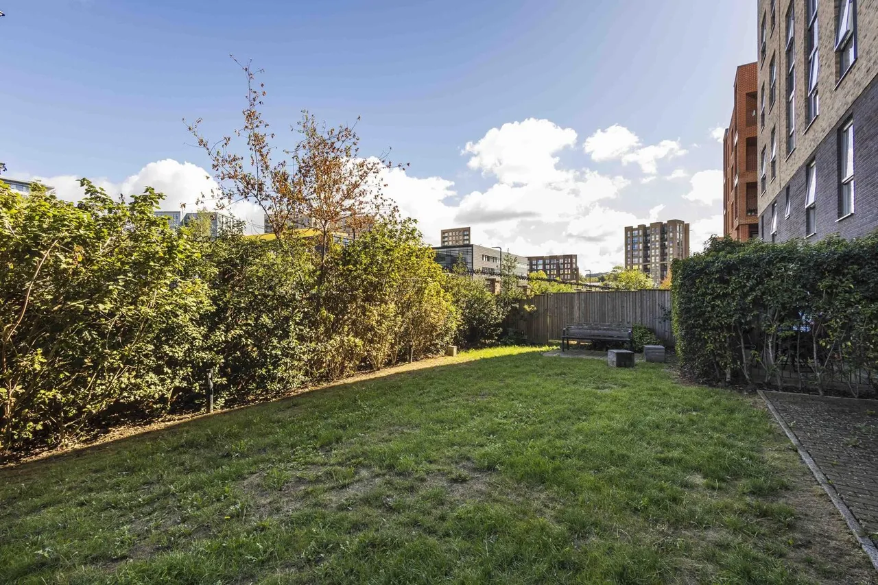 Colindale Gardens, Colindale, photo 11