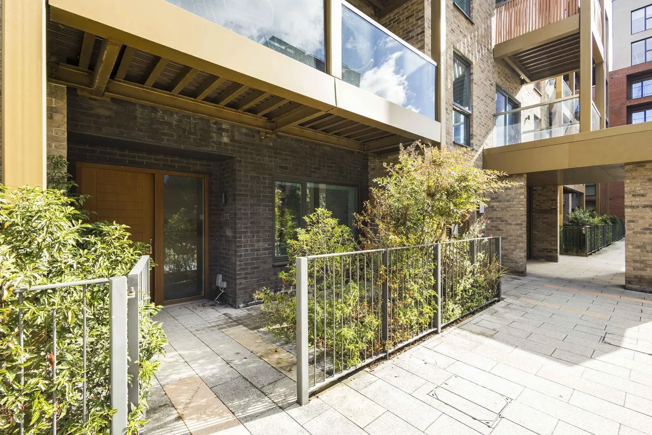 Colindale Gardens, Colindale, photo 2