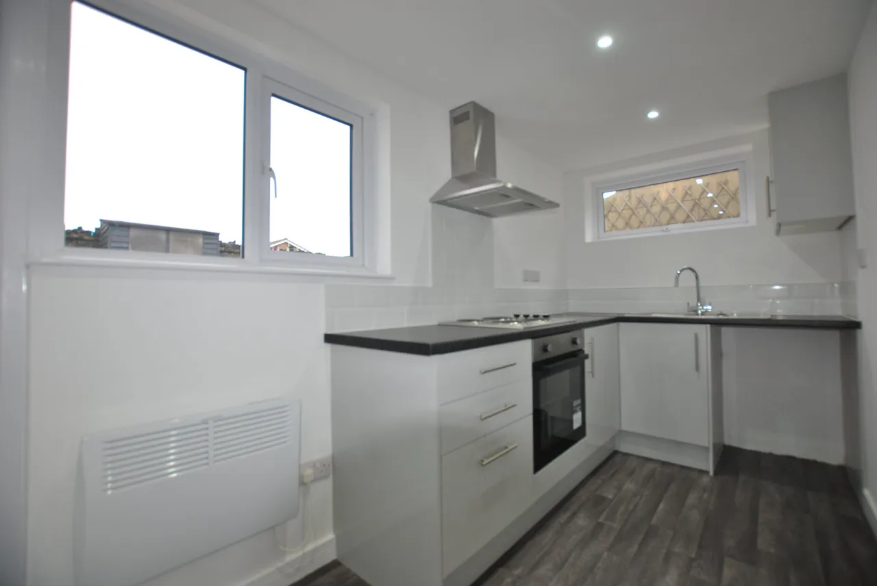 Albion Road, Gravesend, Kent, DA12 2SR, photo 2