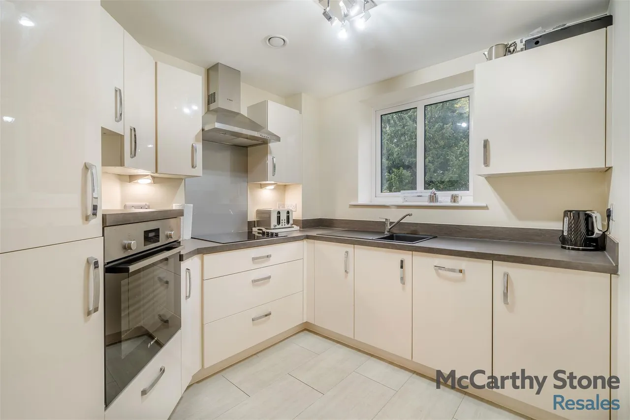 Burlington Gardens, Leyland, PR25, photo 6